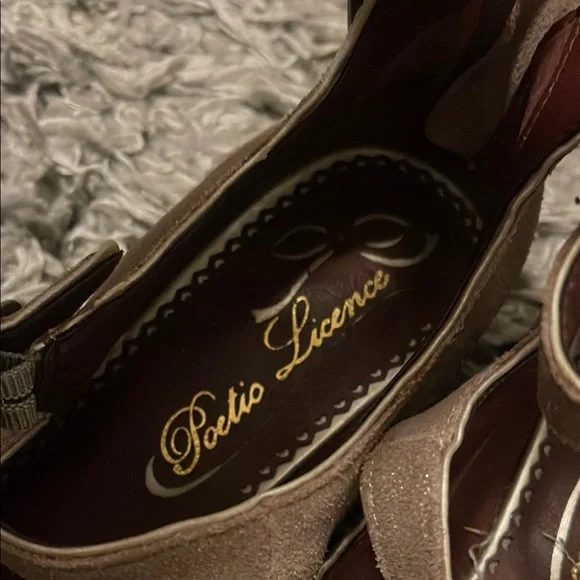 Poetic License Tan Flats with Classic Design - Picture 2 of 7